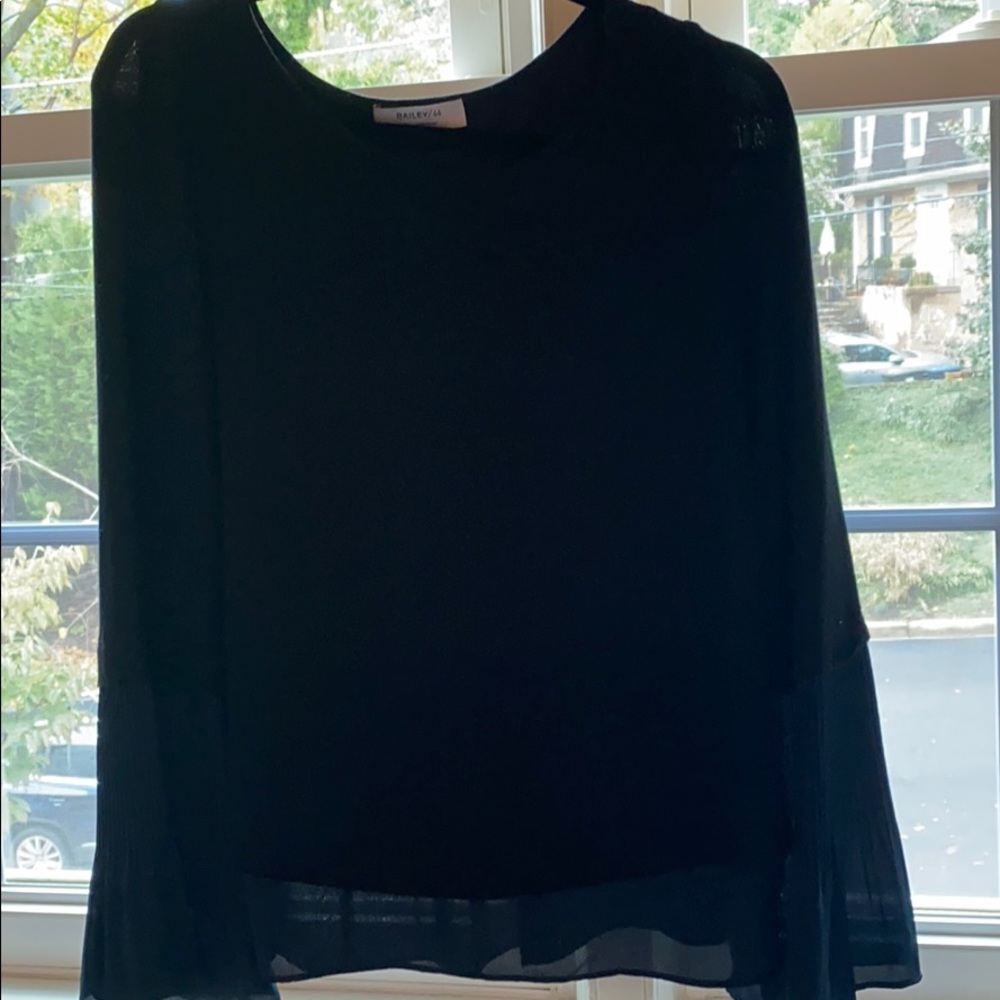 Bailey 44 Top